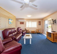 Stylish Unit Opposite Foreshore - Sylvan Beach Esp Bellara - Australian Directory
