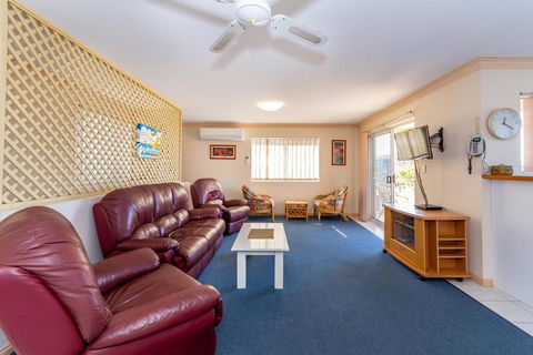 Stylish Unit Opposite Foreshore - Sylvan Beach Esp, Bellara - Australian Directory 0