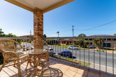 Stylish Unit Opposite Foreshore - Sylvan Beach Esp, Bellara - Australian Directory 3