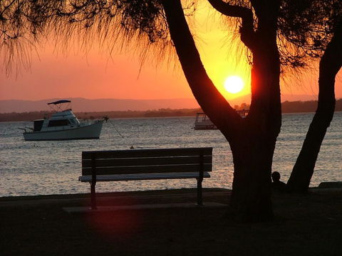 Stylish Unit Opposite Foreshore - Sylvan Beach Esp, Bellara - Australian Directory 1