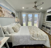 STYLISH UNIT - CLOSE TO DREAMWORLD - Australian Directory