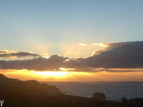 Sunrise Over Easts 1 - Pets Stay Free, Views - Australian Directory 1