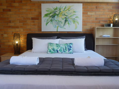 Sunseeker Motel - Australian Directory 0