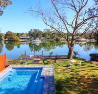 Sunset Lodge - Australian Directory