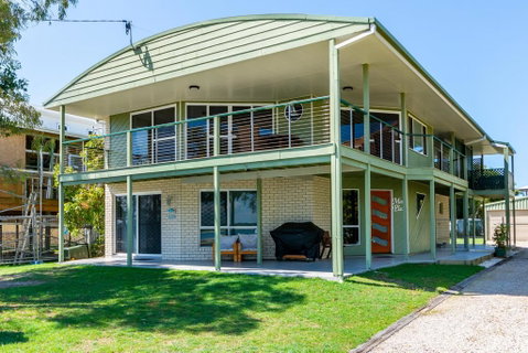 Sunsets From Your Front Patio - Sylvan Beach Esp, Bellara - Australian Directory 0