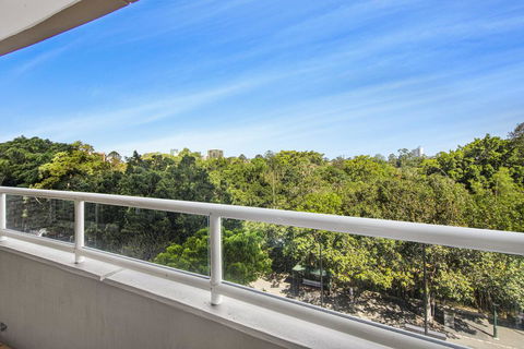 Super Convenient Apartment With Garden Views - Australian Directory 0