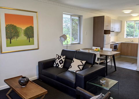 Superb 2 BR Apartment Minutes To CBD- Cen8 - Australian Directory 0