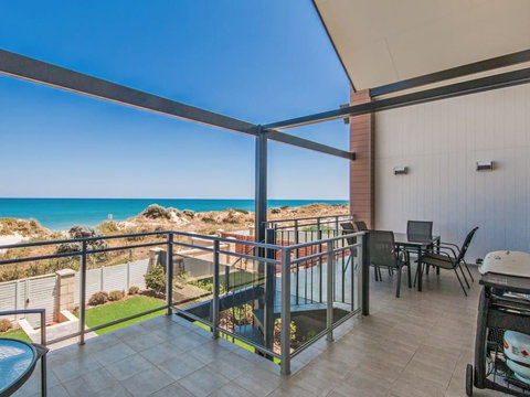 Surf And Sun In Silver Sands - Australian Directory 0