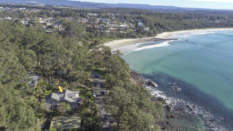 Surfers Ave Retreat Narrawallee - Australian Directory 0