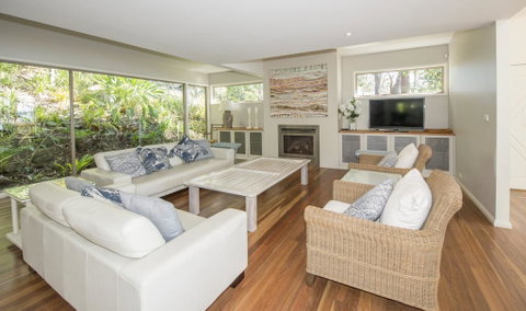 Surfers Ave Retreat Narrawallee - Australian Directory 3