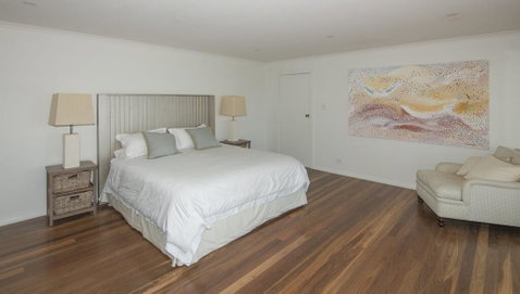 Surfers Ave Retreat Narrawallee - Australian Directory 1