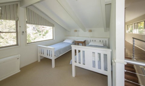 Surfers Ave Retreat Narrawallee - Australian Directory 2