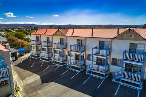 SWANSEA VILLAS - Australian Directory 2