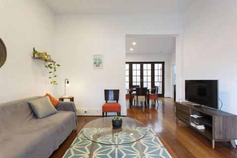 Sweetgum On Lefroy - Australian Directory 0
