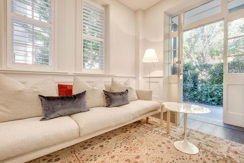 Sydney History, With Modern Design And Location - Australian Directory 1