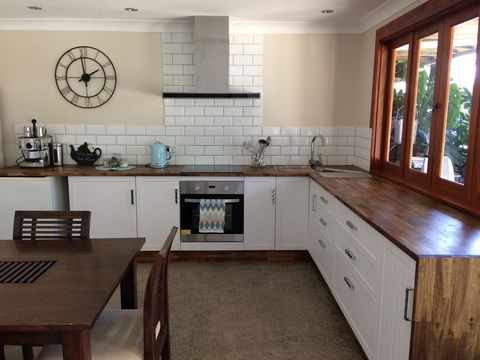 TAKURA HEIGHTS Modern Country Apartment With Pool Access - Australian Directory 2