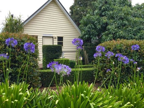 Tamborine Gardens - Australian Directory 1