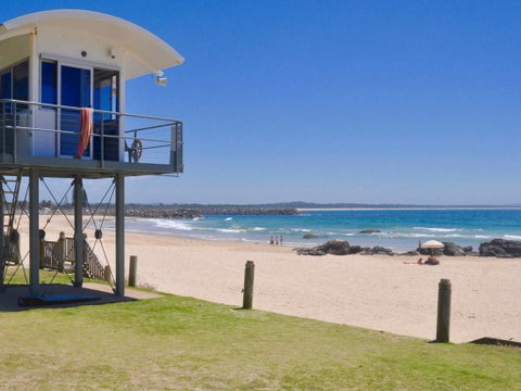 Taranaki Beach House - Australian Directory 3