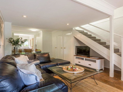 Tehidy Townhouse - Australian Directory 1