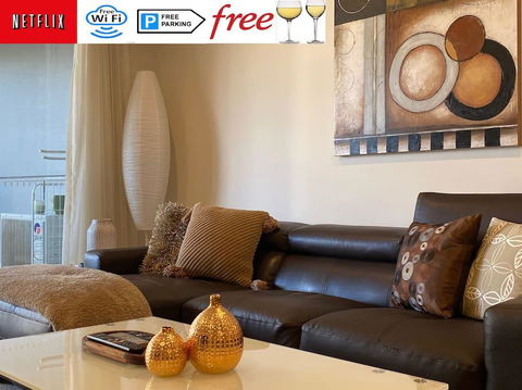 TERRACE LUX FULLY AIR 2 CAR FREE NETFLIX WIFI WINE - Australian Directory 0