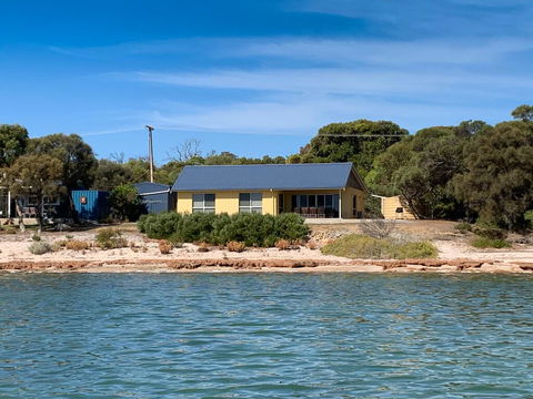The Beach House - Australian Directory 0