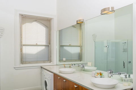 Roxburgh House Apartments - Australian Directory 3