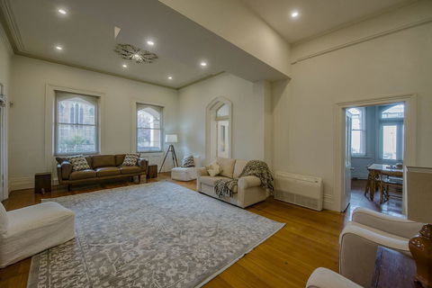 Roxburgh House Apartments - Australian Directory 13