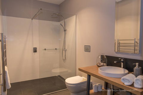 Roxburgh House Apartments - Australian Directory 1