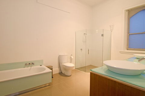 Roxburgh House Apartments - Australian Directory 30