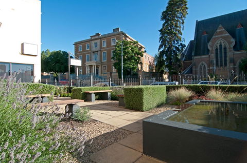 Roxburgh House Apartments - Australian Directory 31