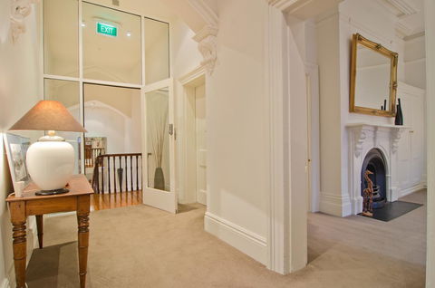 Roxburgh House Apartments - Australian Directory 29