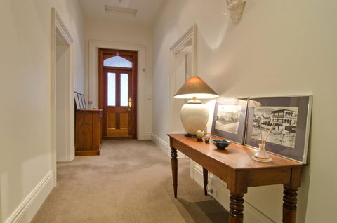 Roxburgh House Apartments - Australian Directory 16