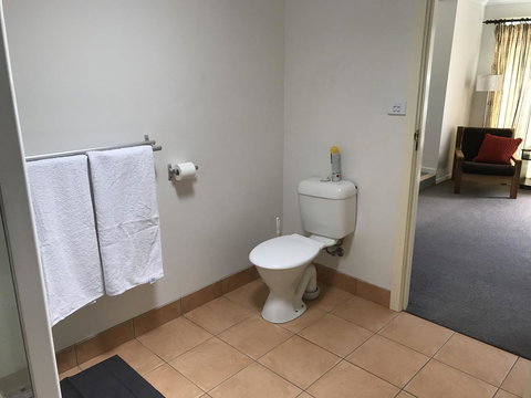 Oatlands Retreat - Australian Directory 11