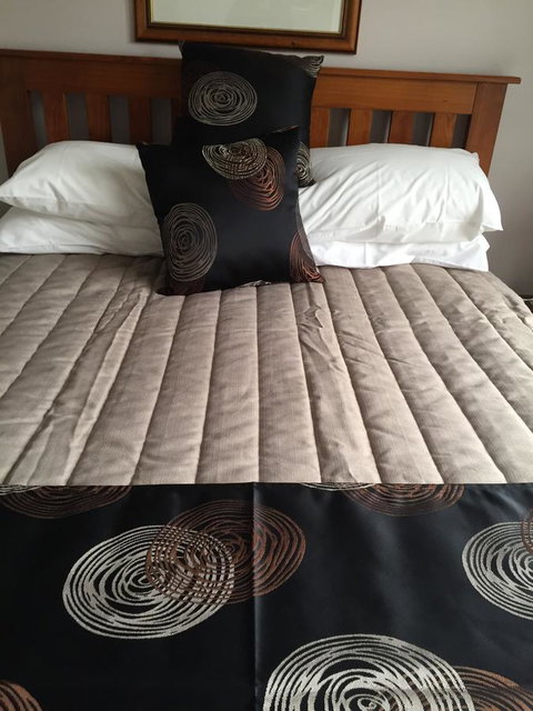 Oatlands Retreat - Australian Directory 4