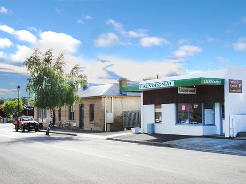 Oatlands Retreat - Australian Directory 1