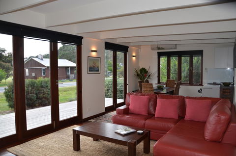 Yolla Beach House - Australian Directory 9