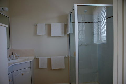 Shearwater Cottages - Australian Directory 9