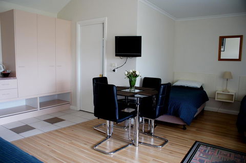Shearwater Cottages - Australian Directory 8