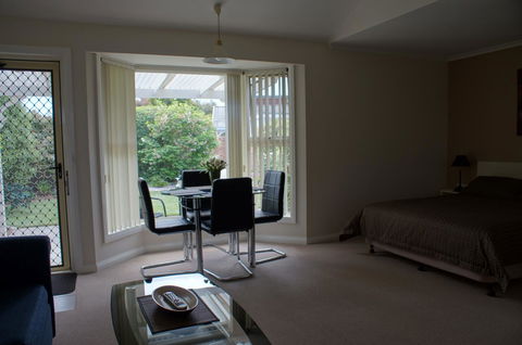 Shearwater Cottages - Australian Directory 3