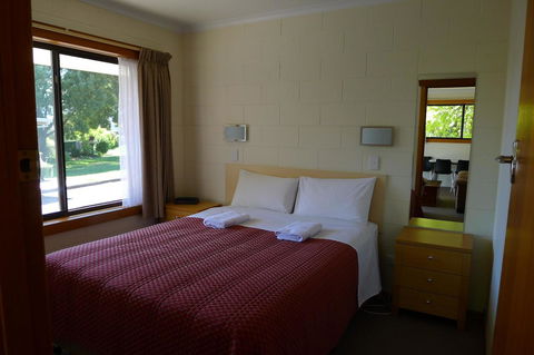 Willaway Motel Apartments - Australian Directory 14