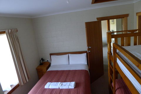 Willaway Motel Apartments - Australian Directory 6