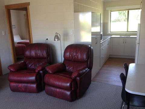 Willaway Motel Apartments - Australian Directory 4