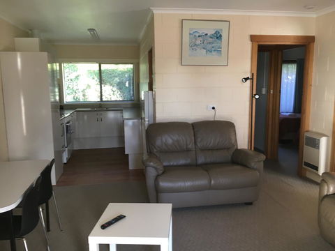 Willaway Motel Apartments - Australian Directory 1