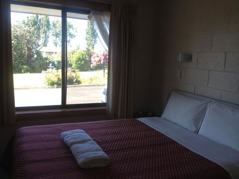 Willaway Motel Apartments - Australian Directory 9
