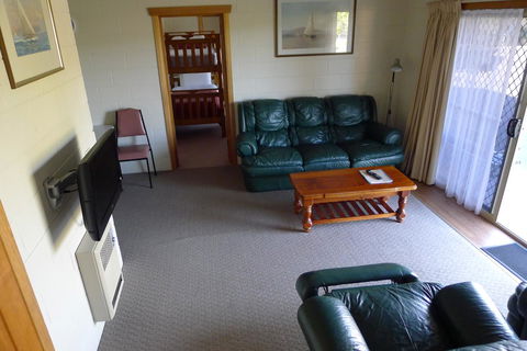 Willaway Motel Apartments - Australian Directory 5