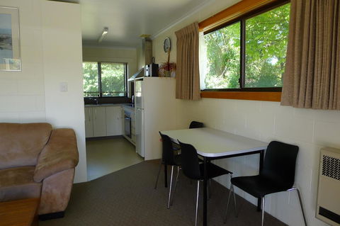 Willaway Motel Apartments - Australian Directory 15