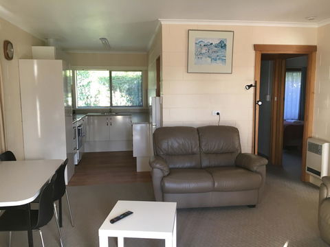 Willaway Motel Apartments - Australian Directory 2