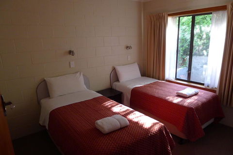 Willaway Motel Apartments - Australian Directory 13