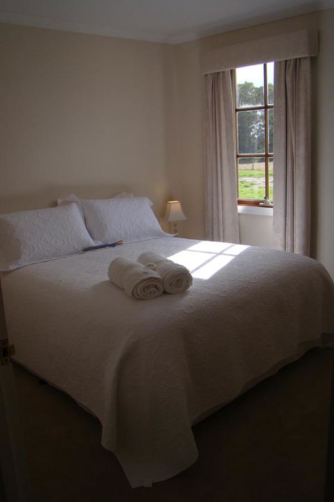 Buttons Cottage For Canyon & Rain Forest Walks With In House Dining - Australian Directory 8
