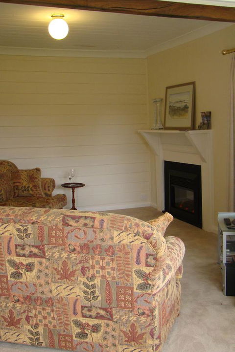 Buttons Cottage For Canyon & Rain Forest Walks With In House Dining - Australian Directory 6